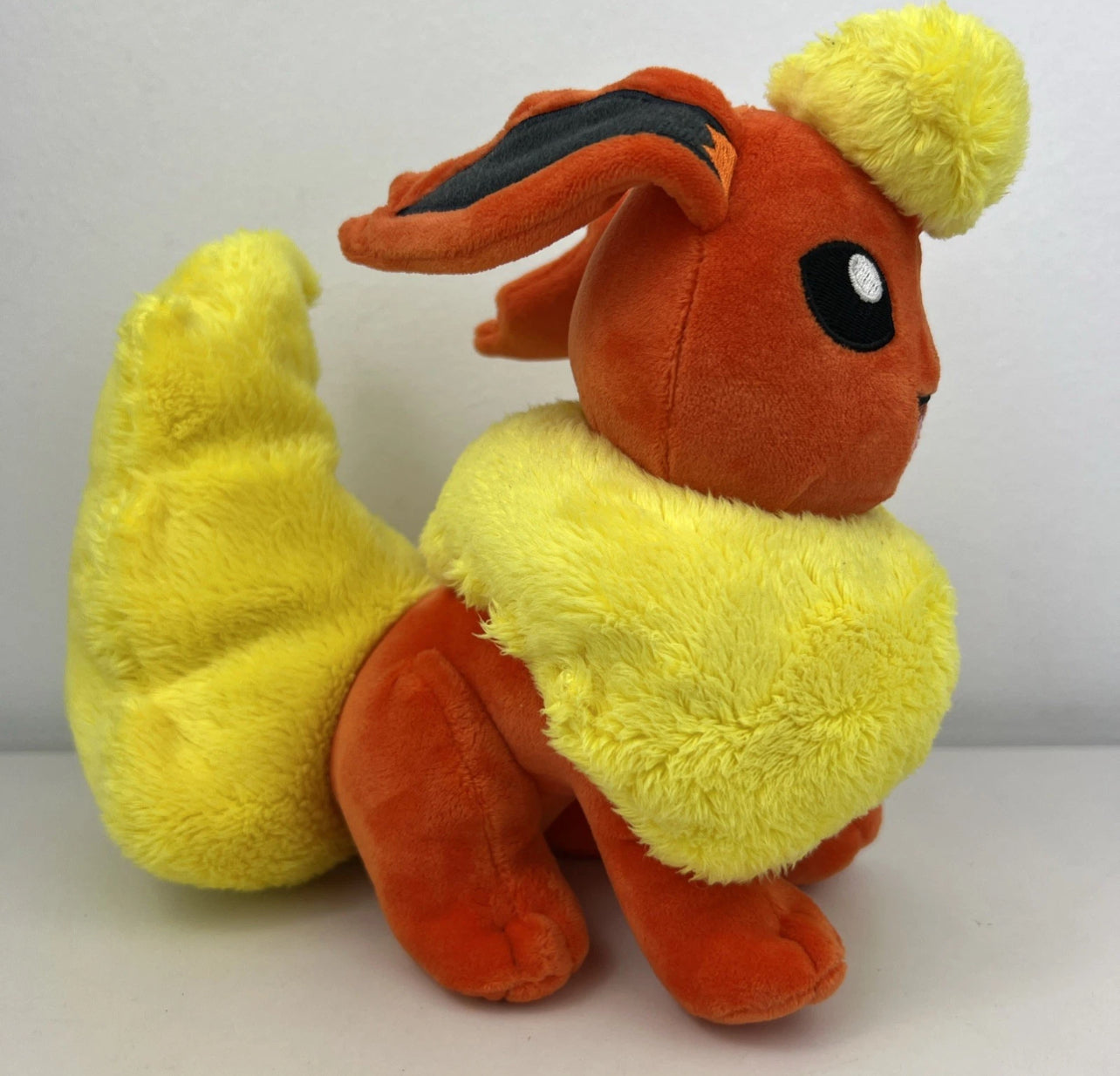 Pokémon Flareon Plush 8” 2018 WCT Genuine